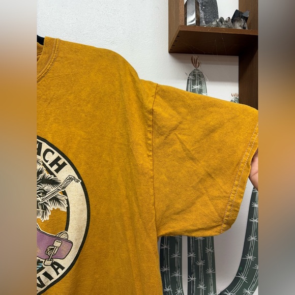 Fifth sun: Venice Beach Graphic Tee in Mustard - Picture 7 of 13